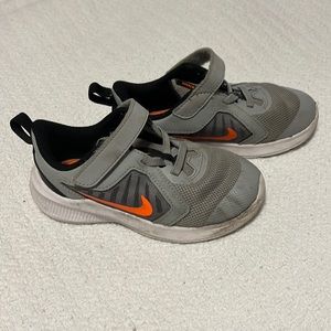 Boys Nike Downshifters SZ 9